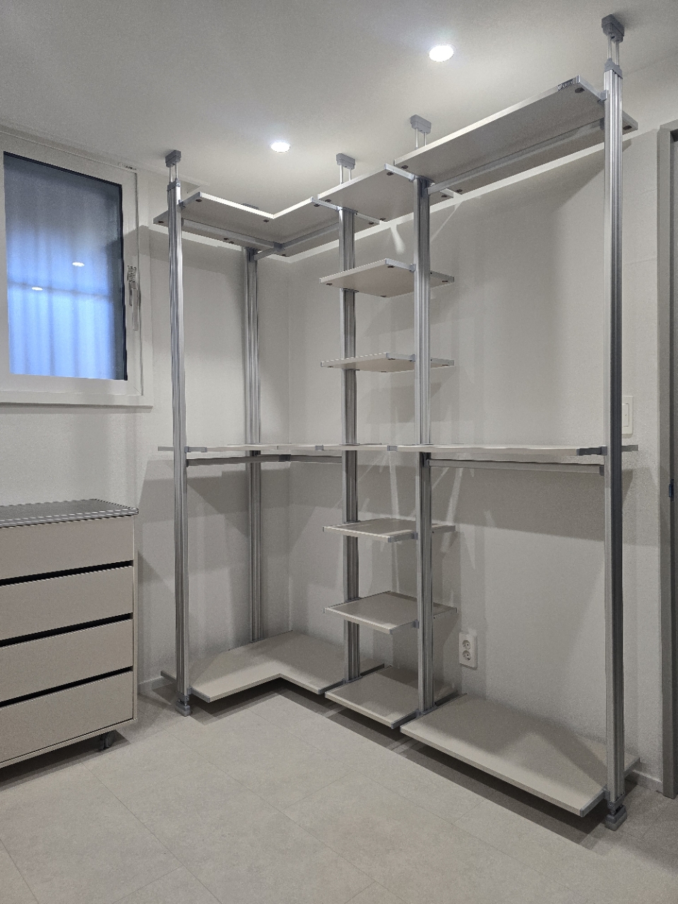 [웜그레이 + ㄱ자+ㄱ자]