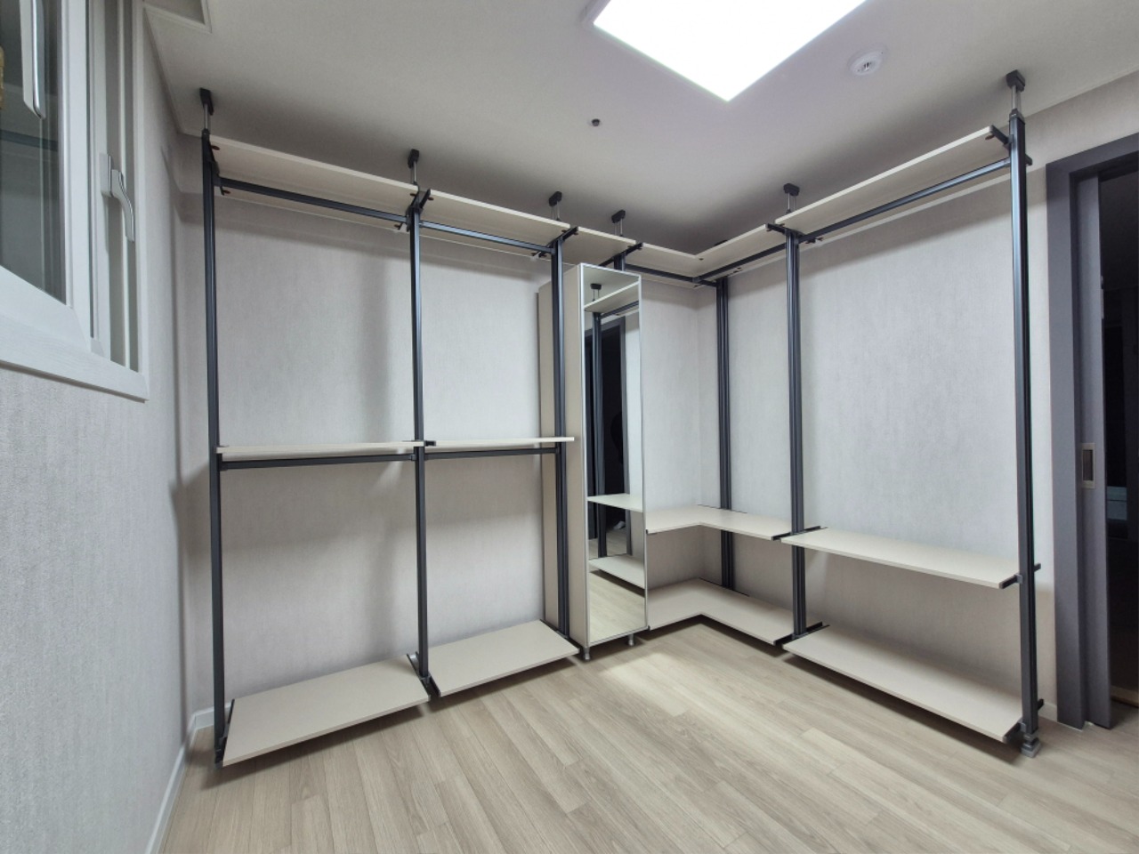 [웜그레이 흑니켈 + ㄱ자]